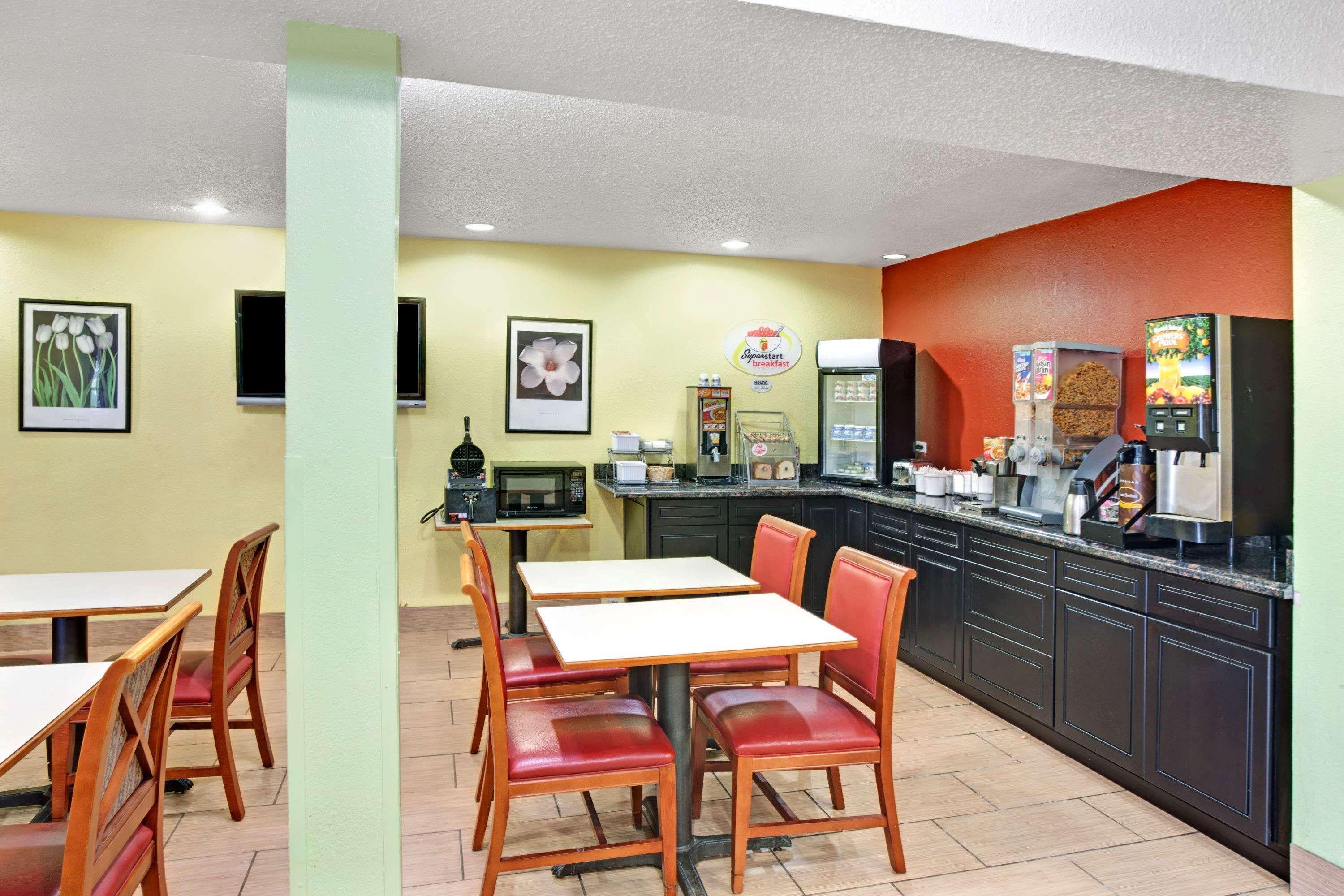 Super 8 By Wyndham Romeoville Bolingbrook Exterior photo